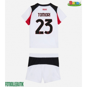 AC Milan Fikayo Tomori #23 Bortaställ Barn 2025-26 Kortärmad (+ Korta byxor)